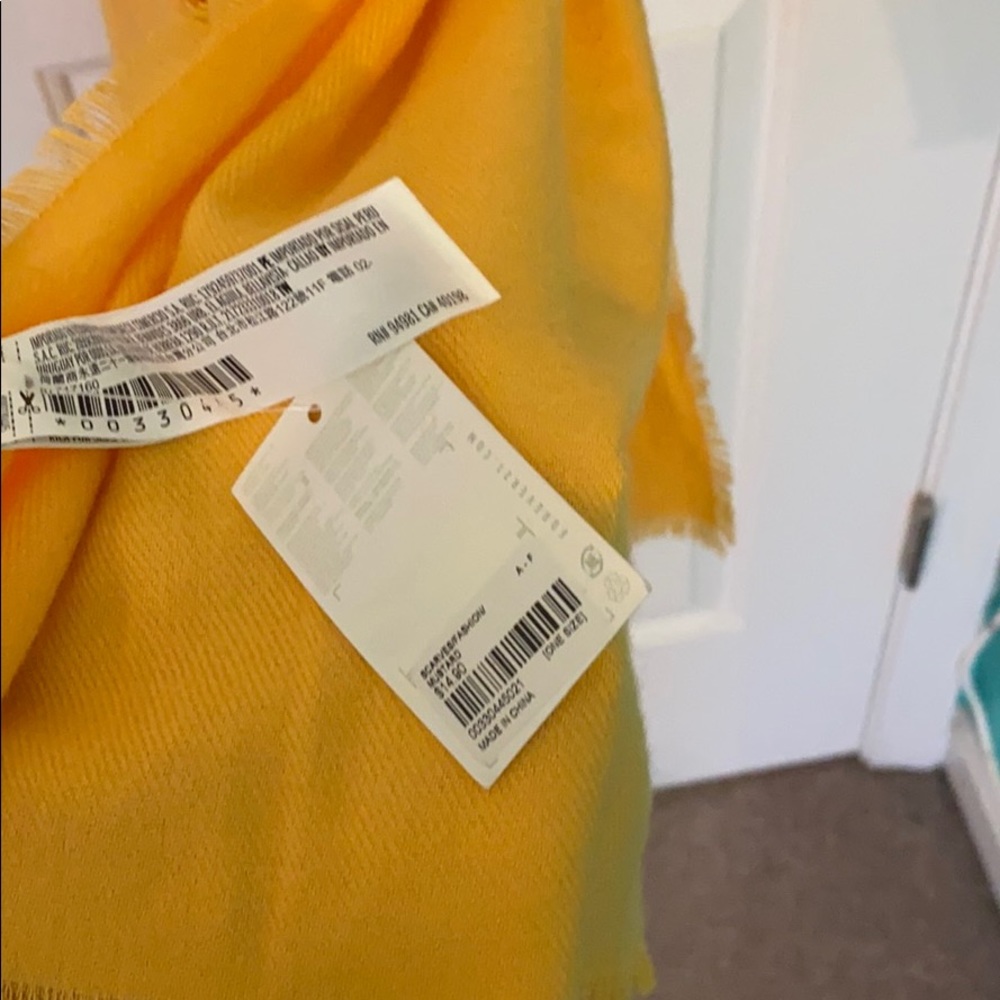 Forever 21 Scarf - Picture 3 of 3